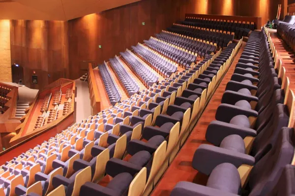 The Perfect Blend of Comfort and Innovation: Auditorium Seating by Euro Seating Solutions